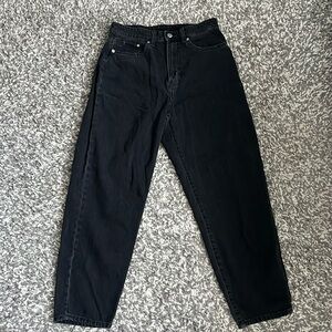 H&M HIGH RISE MOM JEANS